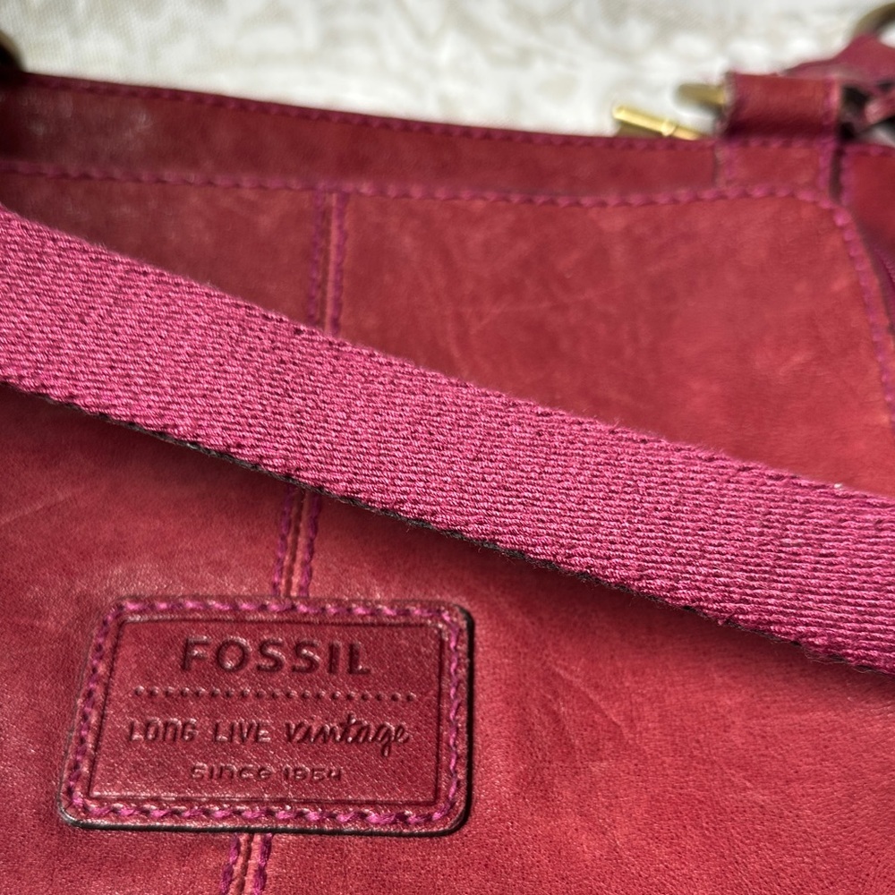 Fossil Women's Burgundy Leather Crossbody Bag good condition like new - Picture 16 of 16
